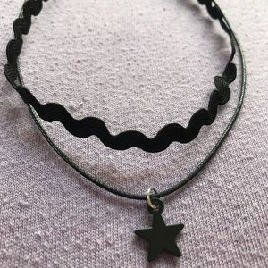 Double strand star pendant choker